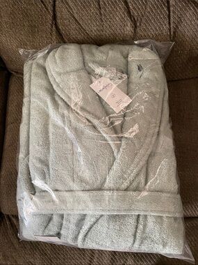 Linum Home 100% cotton Light Sage Bath Robe Sealed L/XL